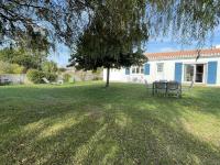 Maison avec Jardin Clos près de la Plage - 5 Couchages, 3 Étoiles, Ménage Inclus - FR-1-224B-474 - Chambres d'hôtes Barbâtre