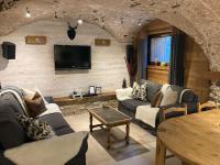 B&B Les Allues - Two Bedroom Apartment La Voute, Chandon near Meribel - Sleeps 4 Adults or 2 Adults and 3 Children - Bed and Breakfast Les Allues