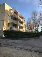 Résidence privée calme 15 min à pied du centre parking gratuit - B&B