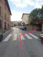 FirstHouse - nel centro storico con Parcheggio Gratuito - B&B Siena