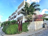 OASIS Penthouse with private garden & shared pool - B&B Koolbaai