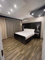Suite mit Kingsize-Bett mit Whirlpool