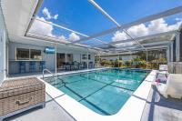 B&B Cape Coral - Fun, Relaxation, POOL, spacious, Sleeps 12- Villa Sea Crest Cottage - Bed and Breakfast Cape Coral