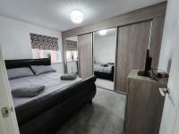 Spacious 3-bed Luxury Maidstone Kent Home - Wi-Fi & Parking - B&B Kent