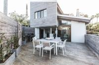 The Coconut Palm One is a designer Villa - Chambres d’hôtes