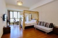 Honeymoon Room with Bathtub