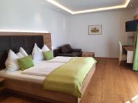 Apartment mit Balkon
