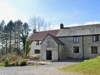 B&B Llanbedr - Trowley Farmhouse - Bed and Breakfast Llanbedr