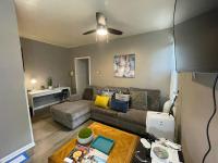 Red Line GUEST HOUSE apartment corporate housing - B&B