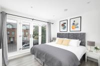 B&B Enfield - Skyvillion - London Enfield Chase Apartments with Parking & Wifi - Bed and Breakfast Enfield