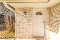 Stylish Townhome with Shared Pool Access in Gated Complex - Bed and Breakfast San Antonio