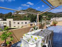 Attico in centro con vista mare e monti! - B&B