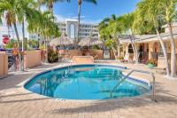 Steps to the Beach and Restaurants! - Coconut Villa's Suite 1 - B&B