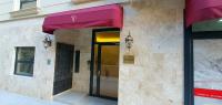 Floral Inn Apartment - Center - Balcony View - Free Parking - Chambres d'hôtes Pristina