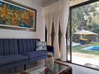 Apartment with Pool View 