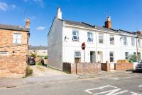 Cheltenham-Spacious 2 Bedroom Home-Sleeps 6-Parking-Garden-Wifi - B&B