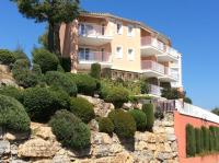 AGAY, Cap Esterel, magnifique vue mer panoramique et massif de l'Esterel, terrasse sud, accès 5 piscines, parking, dernier étage, classé 3 étoiles, site naturel de rêve - B&B