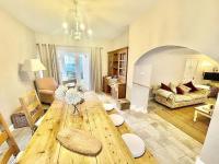 B&B Crickhowell - *Brecon Beacons,Log Burner, hot tub Dogs Welcome* - Bed and Breakfast Crickhowell