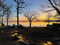 Blufftop Cabin Retreat Hot Tub and Fall Views! - B&B Canadian