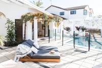 The River House includes a private beach jetty and pool - Ferienwohnung Noosa Heads