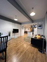 B&B Londra - Modern Stratford Apartment with Parking - Bed and Breakfast Londra