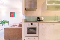 close to the hilton with balcony - Ferienwohnung Tel Aviv