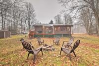 Peaceful Wooded Retreat at Lake Wallenpaupack! - B&B Lake Ariel