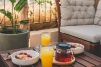Luxury Apartment with Acropolis View Terrace and Jacuzzi - Living Stone Moonstone - Chambres d'hôtes Athènes
