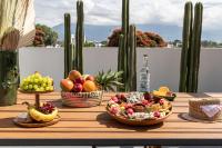Rooftop Jacuzzi! Country-style 4 Bedroom Cottage - B&B
