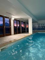 Appartement 6 places aux pieds des pistes avec piscine, wifi et parking privé, salle de bain refaite à neuf - Chambres d'hôtes Orcières