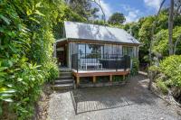 Bushside Cottage - Akaroa Holiday Home - B&B