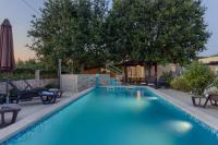 Charming villa Nera with pool and hydromassage near the beach - B&B Šišan