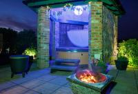 B&B Lincoln - Lincoln Holiday Retreat Cottage with Private Hot Tub - Bed and Breakfast Lincoln