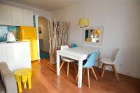 Yellow Submarine on the seafront - B&B Silveira