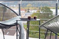 B&B Loerrach - BlackNCozy - Design Appartement mit Boxspringbett und Balkon - Bed and Breakfast Loerrach