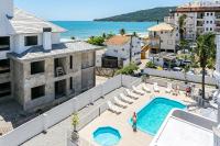 Prédio com apartamentos completos, com piscina e a passos da praia - Agua Marinha - B&B Florianópolis