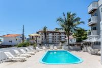 Prédio com apartamentos completos, com piscina e a passos da praia - Agua Marinha - B&B Florianópolis