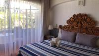 Zimmer mit Kingsize-Bett