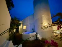 Casa estilo Grega com Spa Praia do Pernambuco - B&B Guarujá