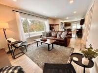 ALASKA - Roslyn Retreat RV Parking with Snowmobile, Hiking, Near Downtown - B&B