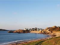 Charmante maisonnette avec jardin à 400m de la plage à Trégastel, WIFI gratuit et parking. - FR-1-368-211 - B&B Trégastel