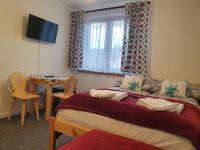 Dreibettzimmer mit eigenem Bad