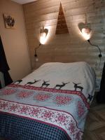 B&B Font-Romeu-Odeillo-Via - LES FONTANILLES odeillo chalet 60 WIFI & PARKING gratuit exposé plein sud & plein pied , draps & serviettes de toilettes non inclus, sabanas y toallas no incluidos - Bed and Breakfast Font-Romeu-Odeillo-Via