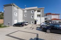 Apartments Crnekovic Tomislava 8A - B&B