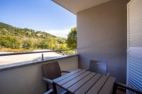 Apartment with Mountain View