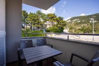 Apartment with Mountain View