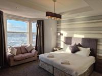 Family Room with Sea View