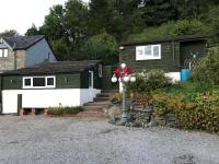 Redwood Lodge, Dee Valley Stays - cosy microlodge with detached private shower & WC - B&B Corwen