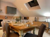 Au café de Jeanne - Entrelacs - B&B Pouilly