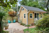 The Cozy Yellow Cottage in Dilworth - B&B Charlotte